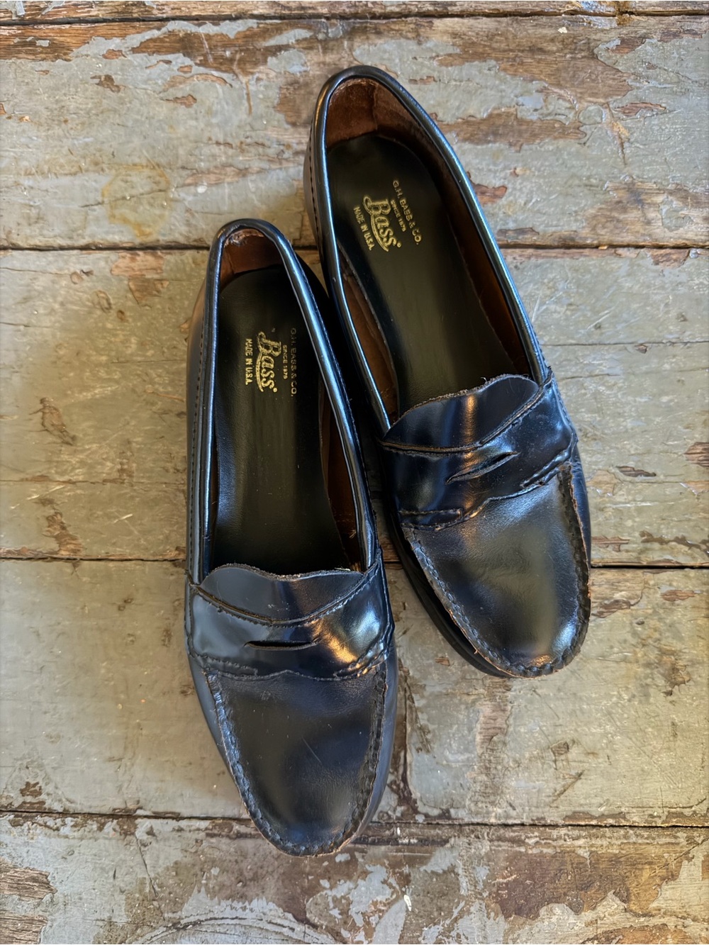 GH Bass Preppy Black Leather Whale Tail Penny Loafers